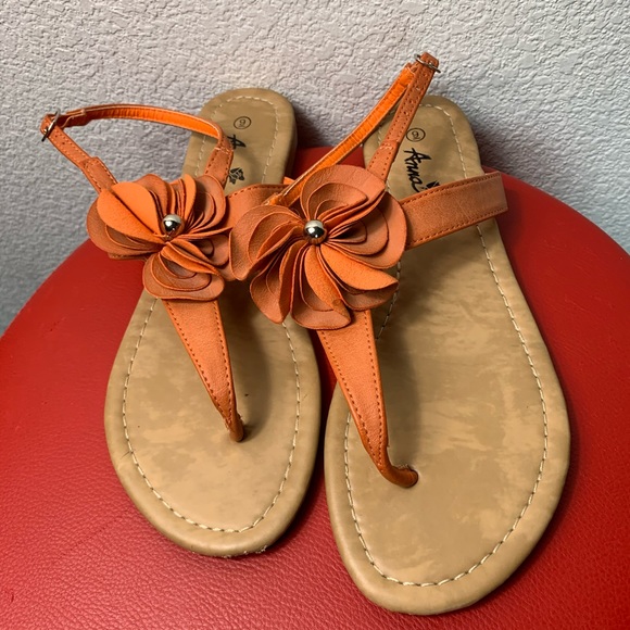 Anna orang sandals with decorative floral design - Picture 2 of 6